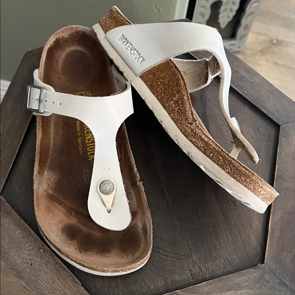 Birkenstock Shoes - 🛑 1 hour sale. Birkenstock White and Tan Thong Sandals